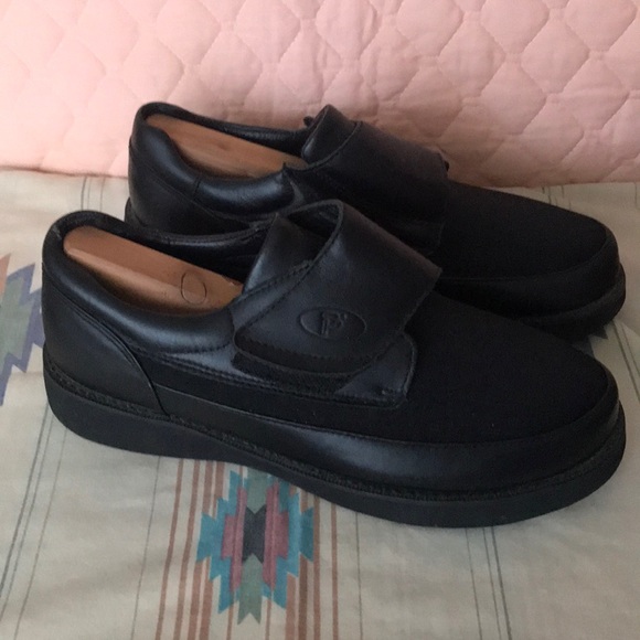 Propet Black men’s shoes 8-1/2 - Picture 2 of 8